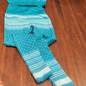 NWOT Fabletics Set: High-Waisted Fair Isle Leggings S(4-6) +matching bra (M)